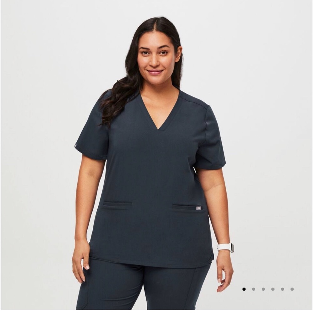 Figs Casma Three-pocket scrub top in Dark Harbor, size small